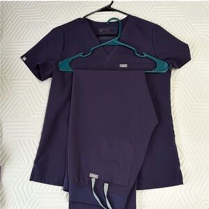 Figs SET Purple Shadow PO 2197 Limited Edition Scrub Catarina S, Livingston M